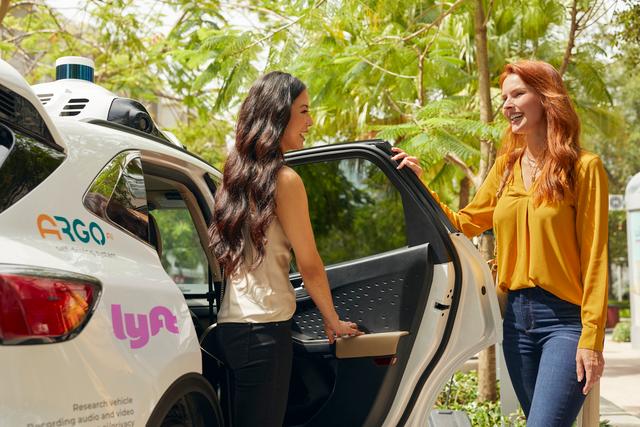 ford motor company lyft 