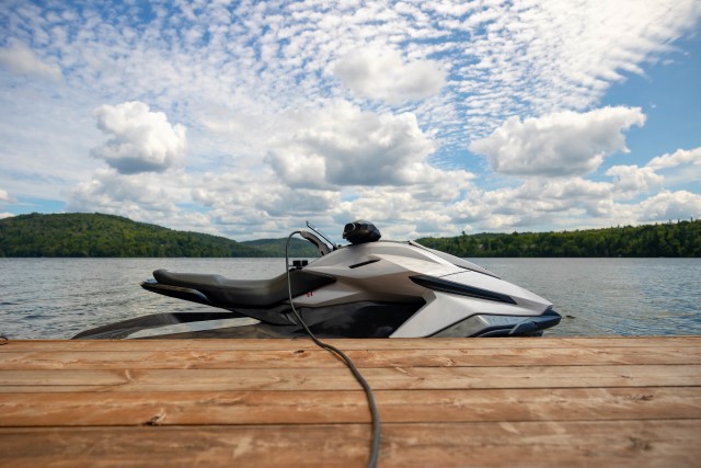 Taiga Orca™ Carbon Electric Personal Watercraft (CNW Group/Taiga Motors Corporation) 